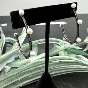 Pearl & Black Zirconia